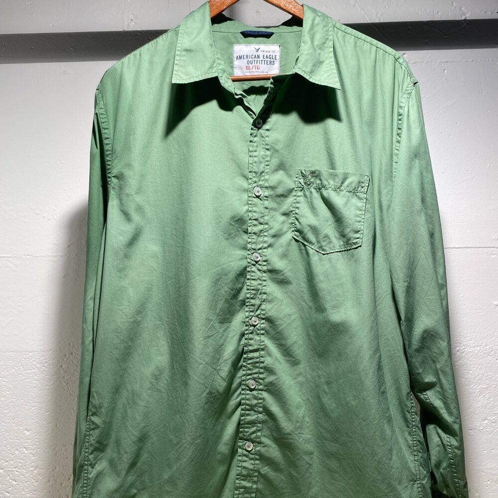 American Eagle Men's Vintage Fit Button Down Shirt